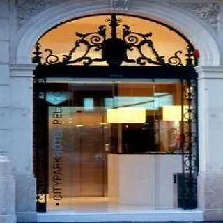 Hlg城市公园佩拉约酒店