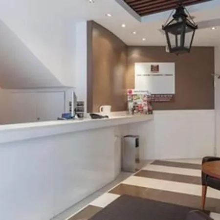 Hlg城市公园佩拉约酒店 2*